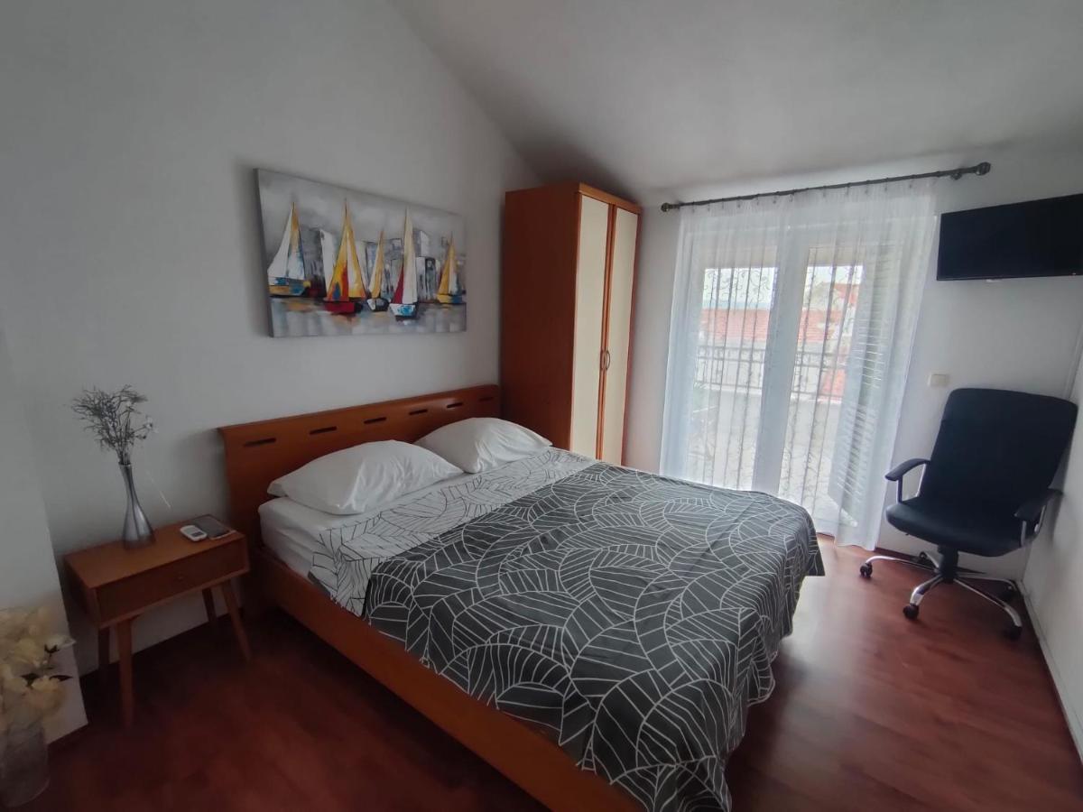 Baska Voda - Apartmani Vesna Værelse billede