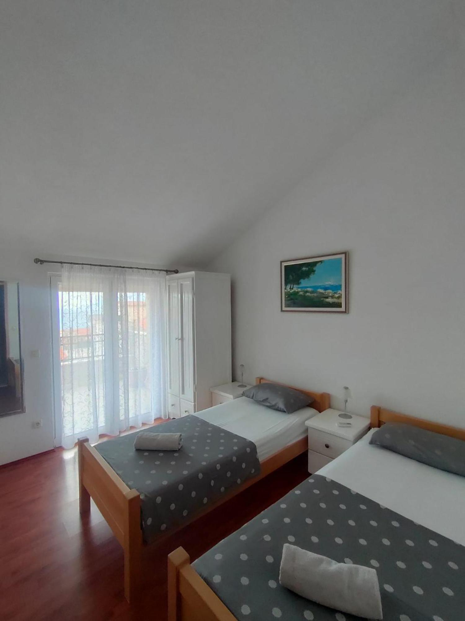 Baska Voda - Apartmani Vesna Værelse billede